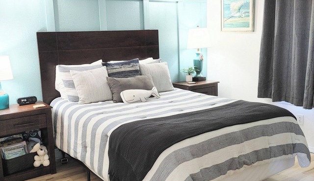 No Stairs Electric FireplacenIndoor Pool WinenPickleball/Basketball/KidsPark