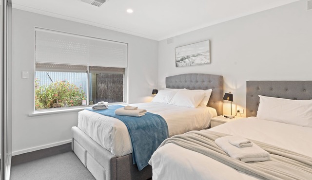 No stairs, Payneham South cosy 2BR unit 1. Linen hire inc. + Aircon throughout!