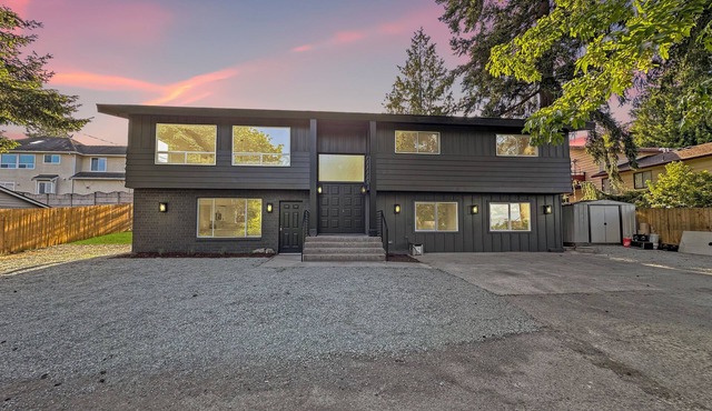 No Stairs Private Duplex Unit 4BR 2BA AC & WiFi SeaTac