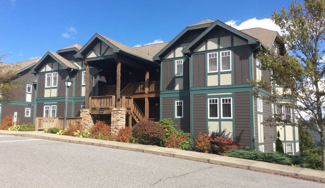 No steps!Close to Ski, snow tubing, ice skating sports.July 2026 month long only