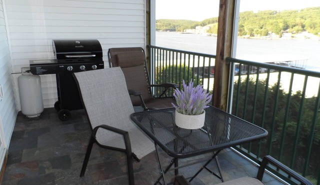 No Steps/walk in/ 2BD/2BA w/12x30 boat slip Great View!