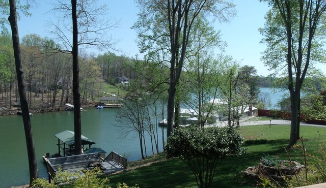 No Wake Cove, Three Kayaks, Fast wifi, 2 King 2 Queen 2 Kids Bungalows, Game Rm