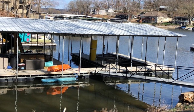 No Wake Cove! Waterfront! Family Friendly! Sunrise Beach at 11.6 mile marker!