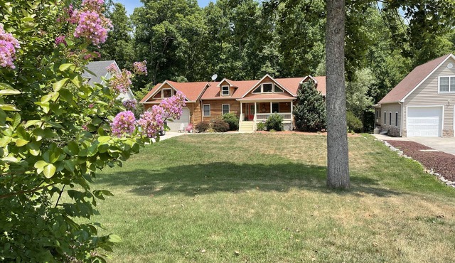 'No Wake Zone' is Lakefront and close to the boat ramp