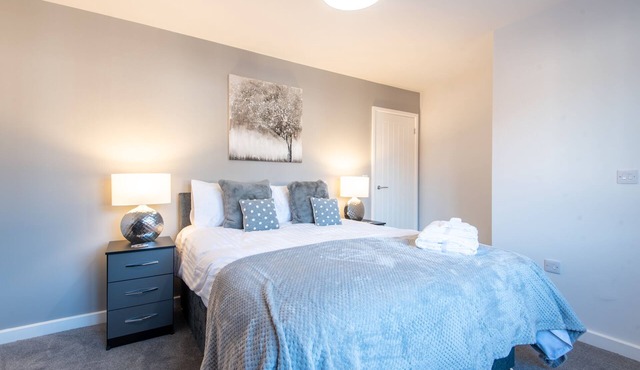 No203, 3 bed House/parking, sleeps 6 in Doncaster