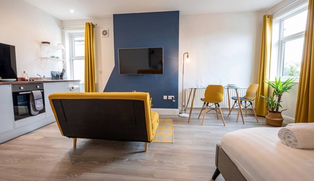 No3b Fulwood Heights - Executive Studio nr Hosp