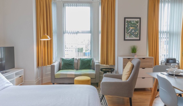 No4 Fulwood Heights - Large Bright Studio nr Hosp