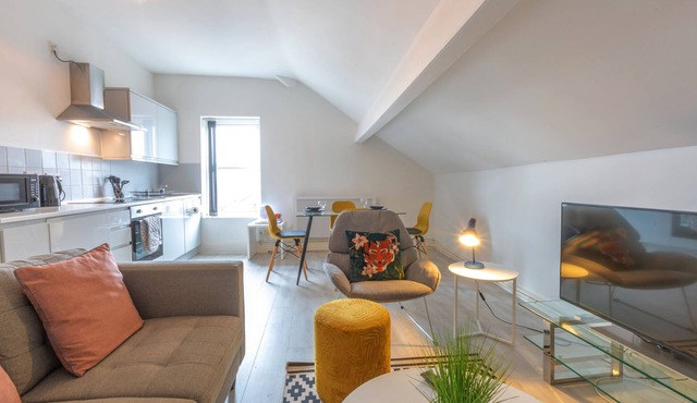 No5 Fulwood Heights - beautiful snug nr Hospital