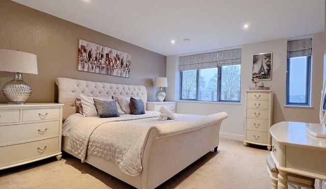 No6, Luxury Townhouse near Bicester Village