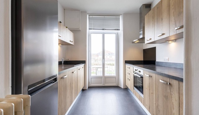 Noa : 2 bedroom flat in the city centre of Vittel (Balcony and free parking)