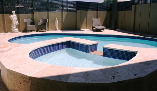 Noah's Mid City Motor Inn