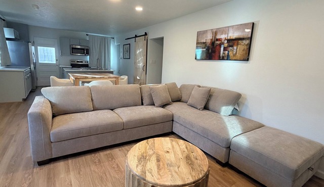 Nob Hill gem - remodeled 2 bd home with AC, garage ,near UNM,restaurants,culture