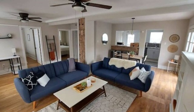 Nob Hill/UNM ~ Luxury Remodeled House w/King Bed