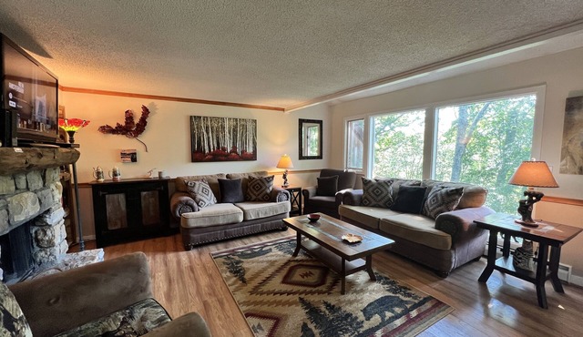 'Nob Nest' - Perfect location, Close to Everything