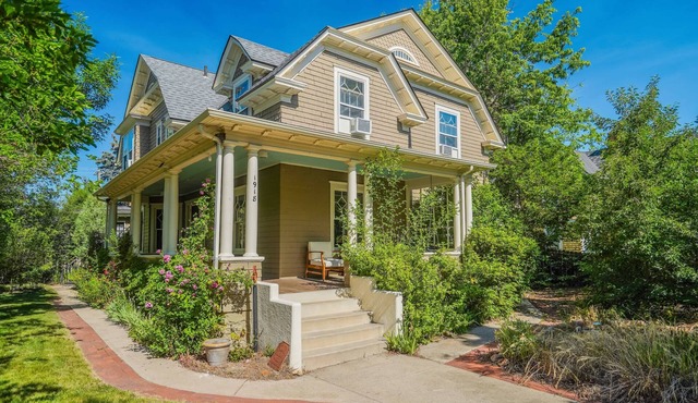 Noble Estate! Pet-Friendly w Hot Tub & Fire Pit