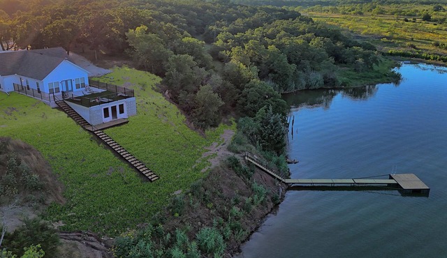 Nocona Lakefront with 40 private acres, beds for 8, newly constructed in 2024!