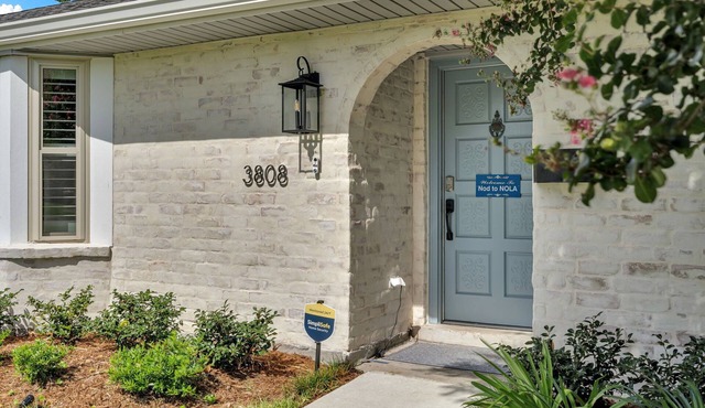 Nod to NOLA: Enjoyable 3bd/2ba, safe home with a Big Easy Twist, in Metairie.