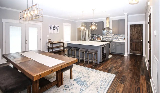 NoDa Updated Mill Home! Amazing Location- Walkable-Bars, Restaurants and Rail!n