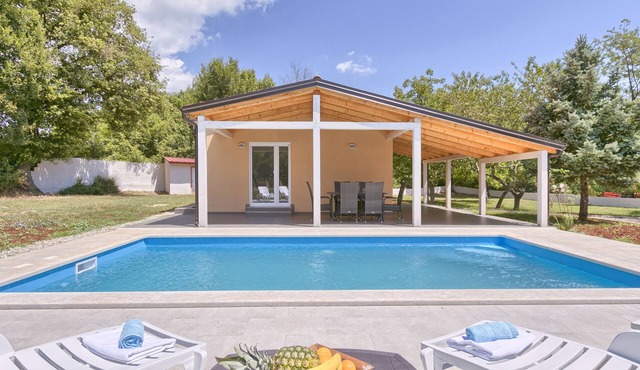 Noelene - Cozy house, Private Pool, BBQ, Quiet area, Privacy