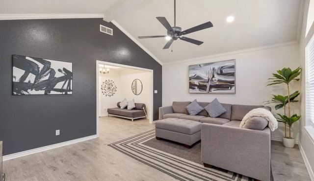Noir at Hollytree Dr. Perfect Location!