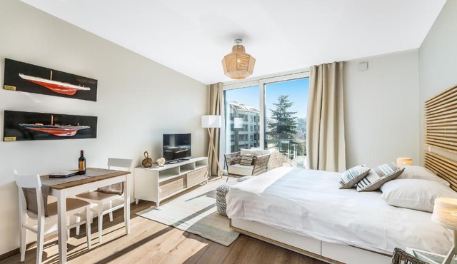 Noirettes 20 - Self Check In by Homenhancement