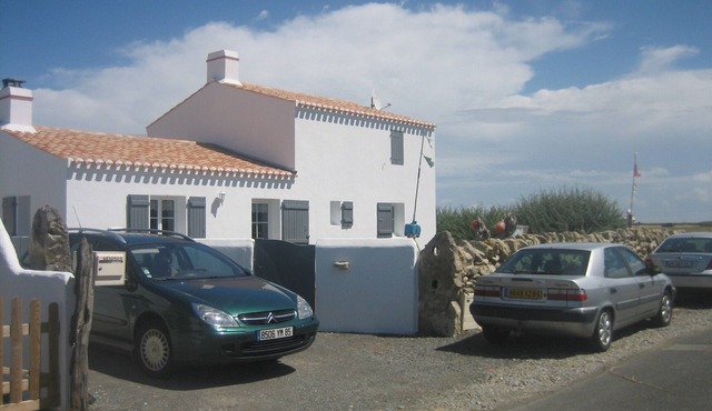 Noirmoutier house, garden, pet