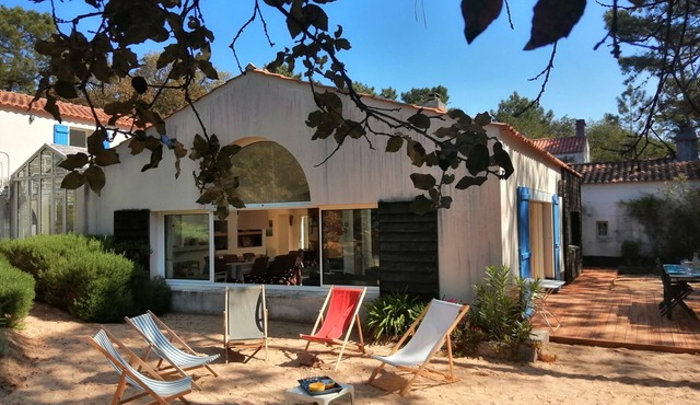 Noirmoutier, L'Epine, beautiful big house with enclosed garden near the beach
