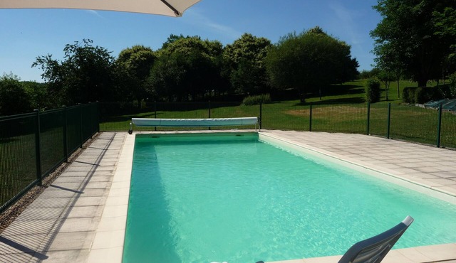 Noisette rental for couples, peaceful, pool, near lake, chateaux, caves, market.