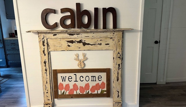Noisy creekfront cabin in Marble! Pet friendly! Close to the casino