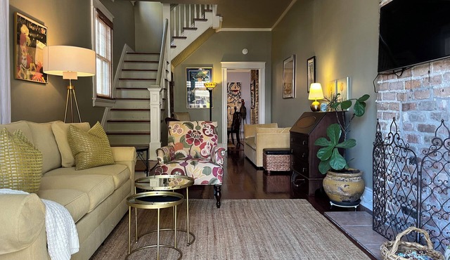 NOLA House-Center of all things New Orleans! Historical neighborhood.n