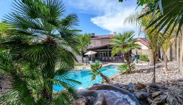 Nomad Gamer Pad- A Mountain Reserve Home w/Pool, Spa, Esports Arena & Squat Gym