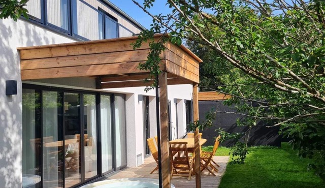 Nomad house 1 with 3 bedrooms, Jacuzzi center of Milly La Forêt !