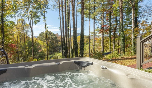 Nomad Retreat | Pet-Friendly, Hot Tub & Mountain View