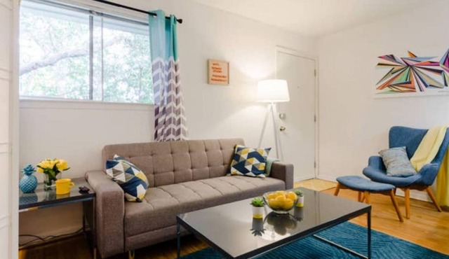 Nomad Studio l No Servie Fees 5-min to Domain