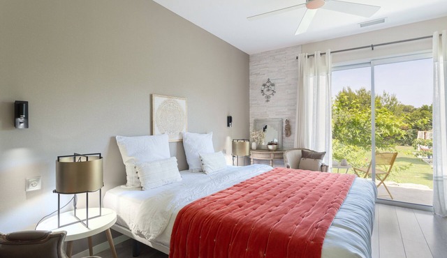 “Nomade” Guest Room with Shared Pool, Wi-Fi & Air Conditioning