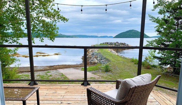 Nomad’s Nook: Cozy, private oceanfront cottage surrounded by nature w/ fire pit