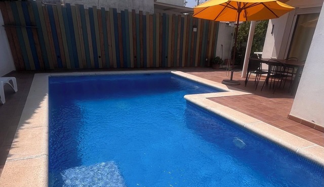 NON-SEMI-DETACHED HOUSE WITH PRIVATE POOL WIFI AIR CONDITIONING NEAR BEACH RIELLS