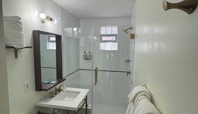 Non-Smoking King/Queen Suite- NKQS