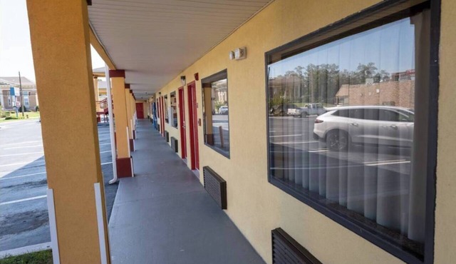 NON SMOKING KING SUITE #1