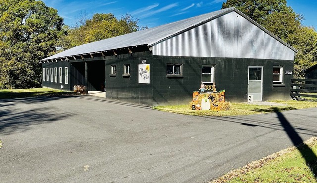 Nonna’s Place - Pole Barn Dwelling Near Mammoth Cave