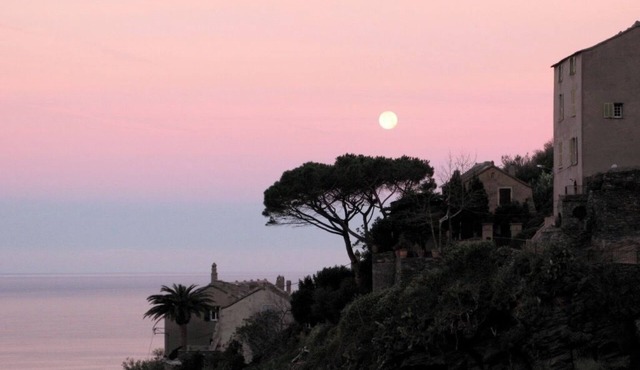 NONZA, a house by the sea