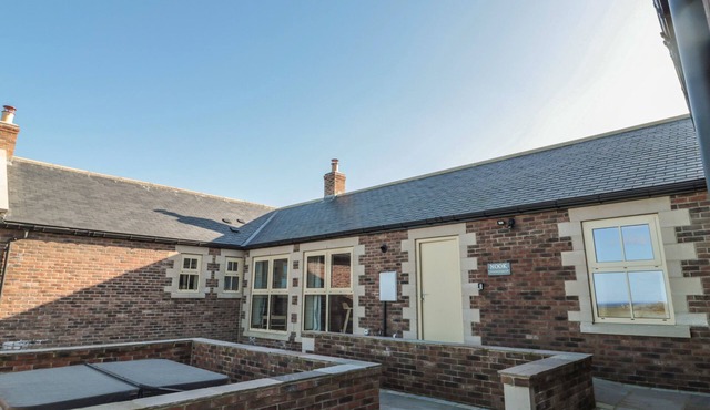 NOOK COTTAGE, with pool in Embleton