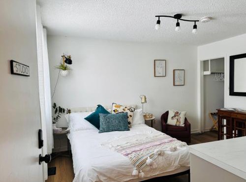 NookSide Nest Studio Queen Parking Kitchenette