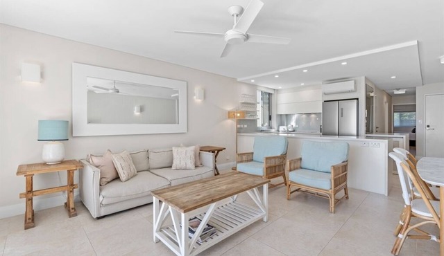 Noosa Absolute Beachfront Deluxe Apartments