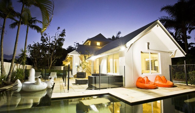 Noosa Heads Beach House - Walk to Main Beach & Little Cove