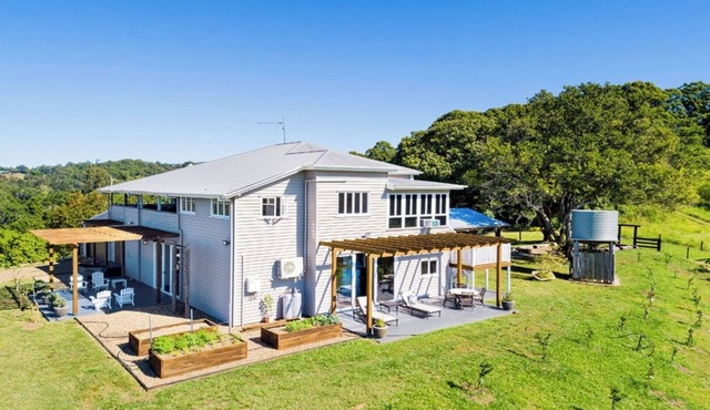 Noosa Hinterland Luxe Farm House - Kin Kin - Pets, Weddings, & Events allowed!