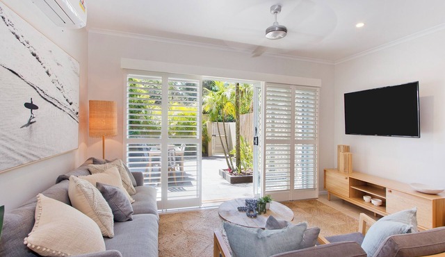 Noosa Parade Townhouse w Terrace