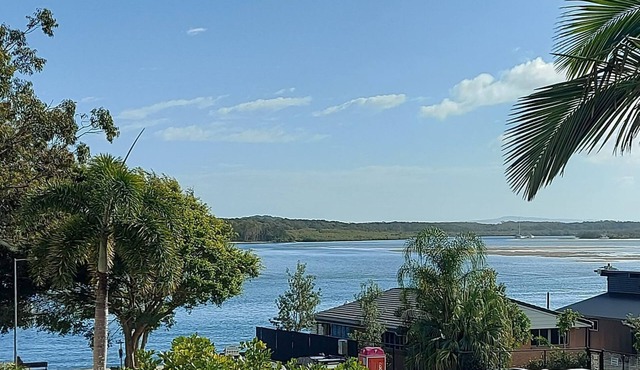 Noosa River/Munna Point are within metres of this 3 BR apartment with views.