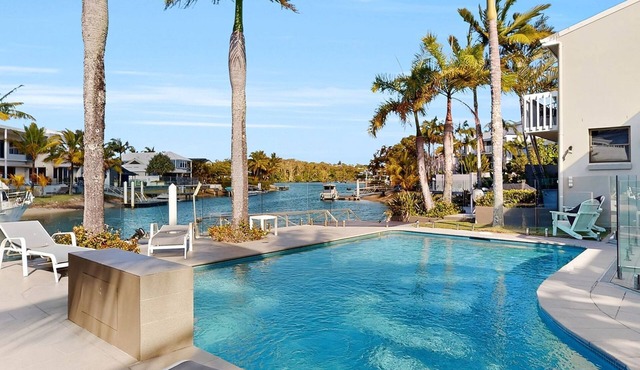 Noosa Sound, waterfront, amazing value