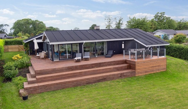 "Nora" - 100m from the sea by Interhome